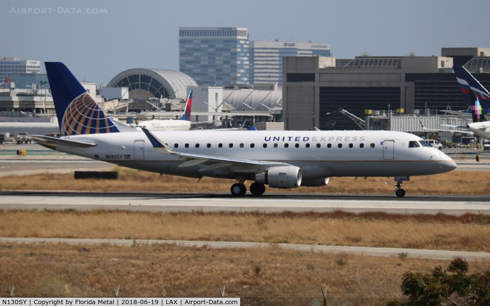 N130SY, 2015 Embraer 175LR (ERJ-170-200LR) C/N 17000449, United Express