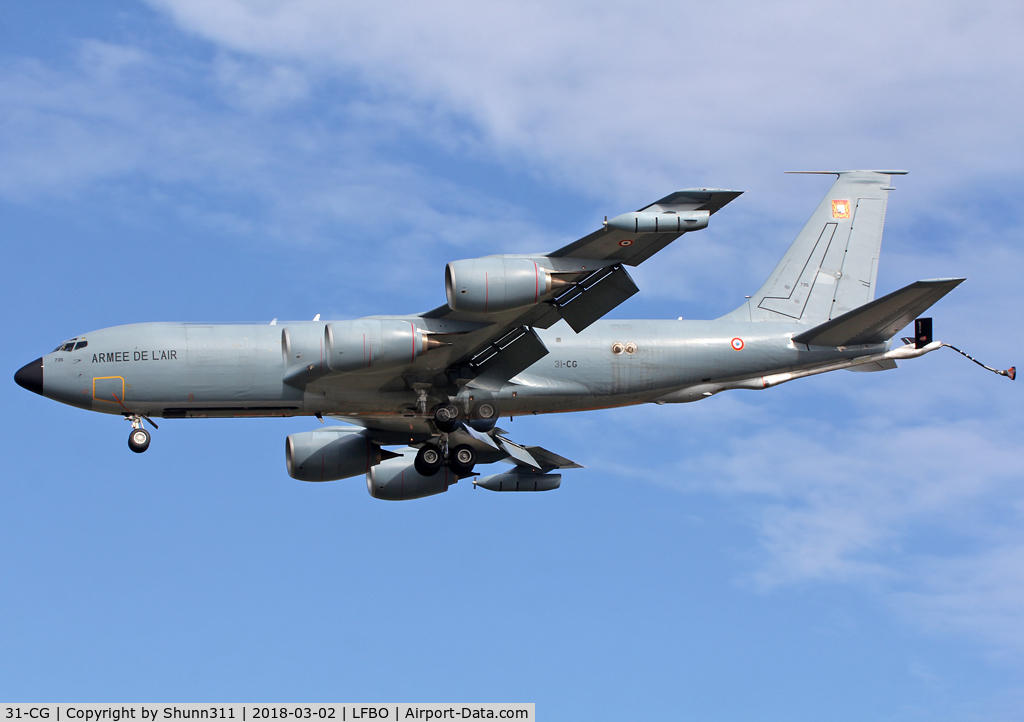 31-CG, 1964 Boeing C-135FR Stratotanker C/N 18695, Low pass above Airport for exercices...