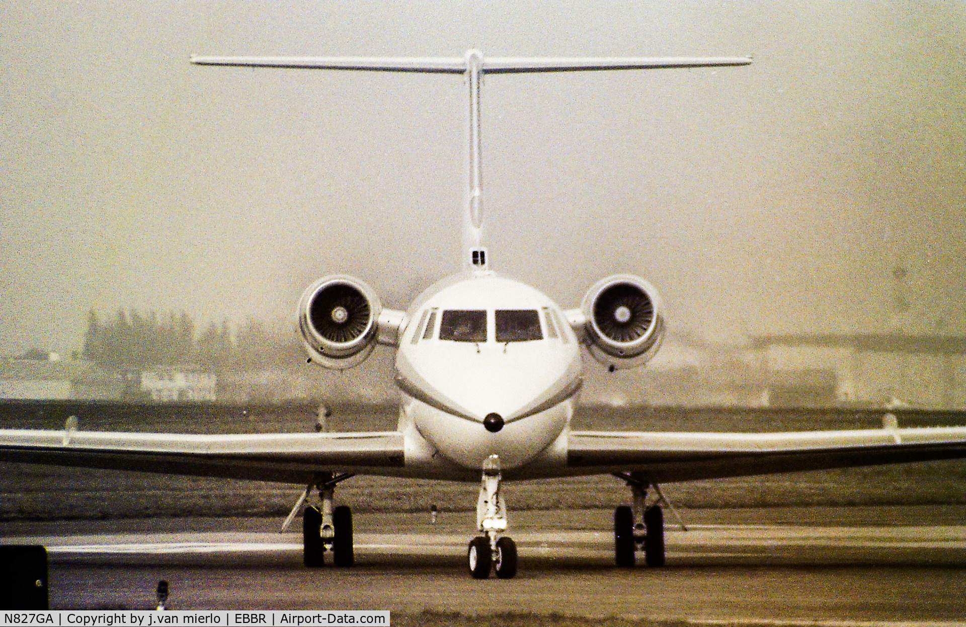 N827GA, 1970 Grumman G-1159 Gulfstream II C/N 80, Taxiing on A on arrival Brussels G.A.T.