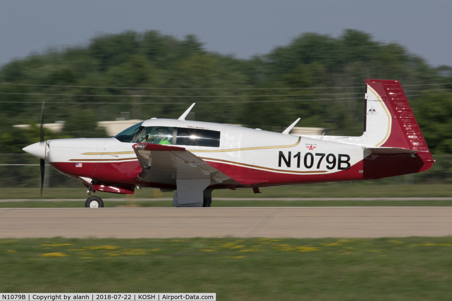N1079B, 1981 Mooney M20K C/N 25-0577, Arriving at AirVenture 2018 (in company with 60 other Mooneys)