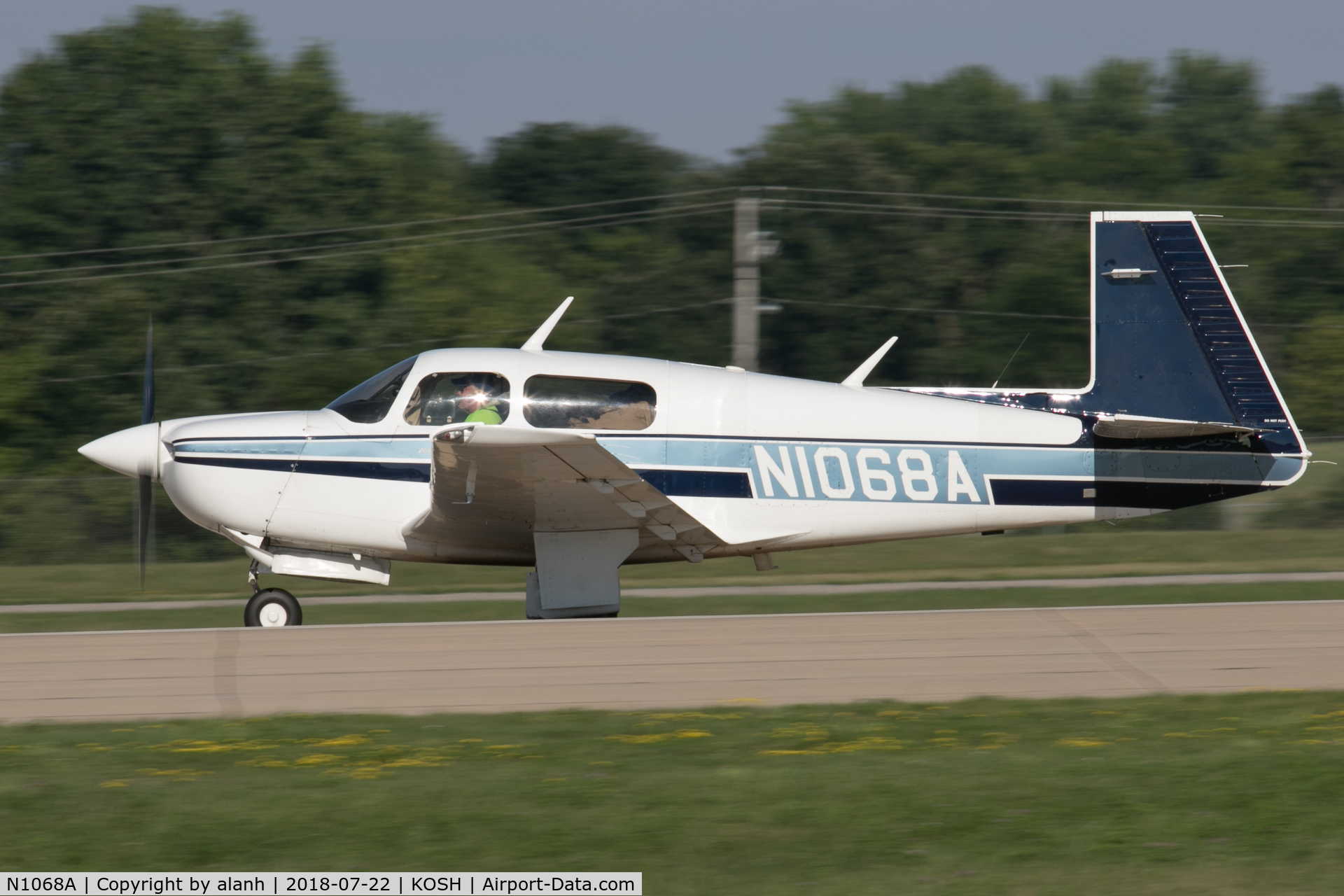 N1068A, 1989 Mooney M20J 201 C/N 24-3133, Arriving at AirVenture 2018 (in company with 60 other Mooneys)