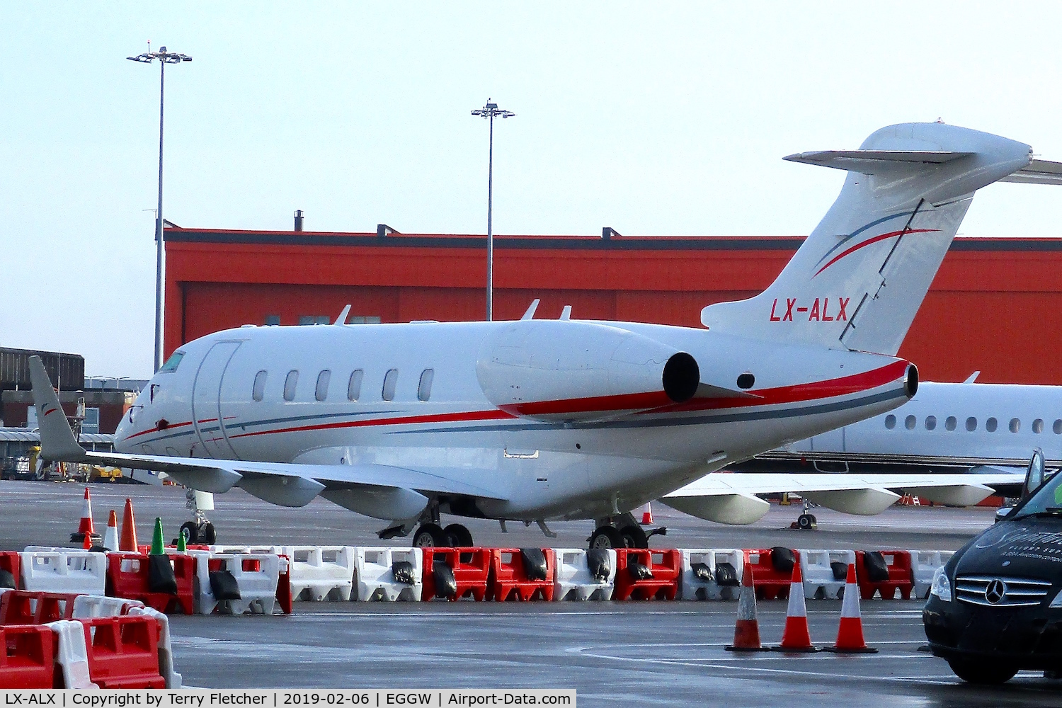 LX-ALX, 2016 Bombardier Challenger 350 (BD-100-1A10) C/N 20650, At Luton