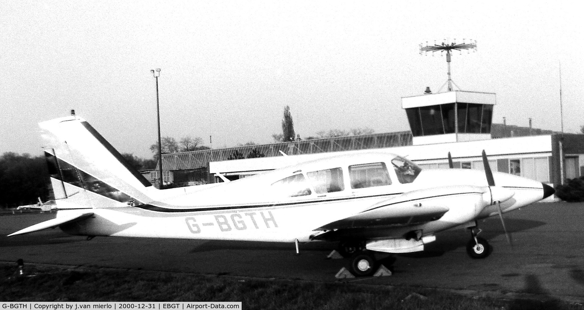 G-BGTH, 1979 Piper PA-23-250 Aztec F C/N 27-7954063, Ghent, Belgium
