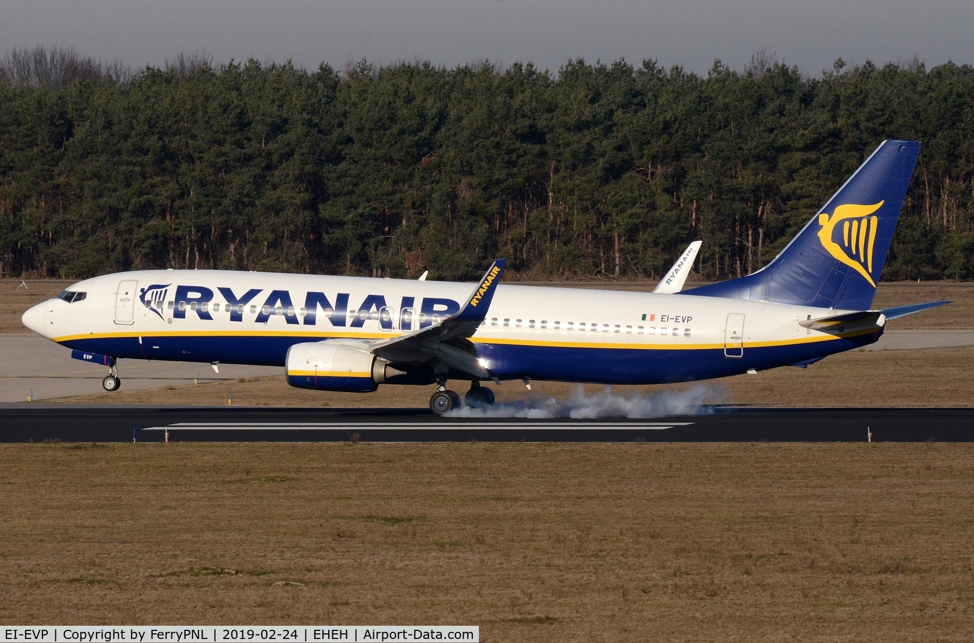EI-EVP, 2012 Boeing 737-8AS C/N 40293, Ryanair B738 touching-down