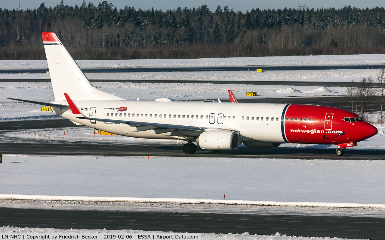 LN-NHC, 2014 Boeing 737-8JP C/N 41128, taxying to the active