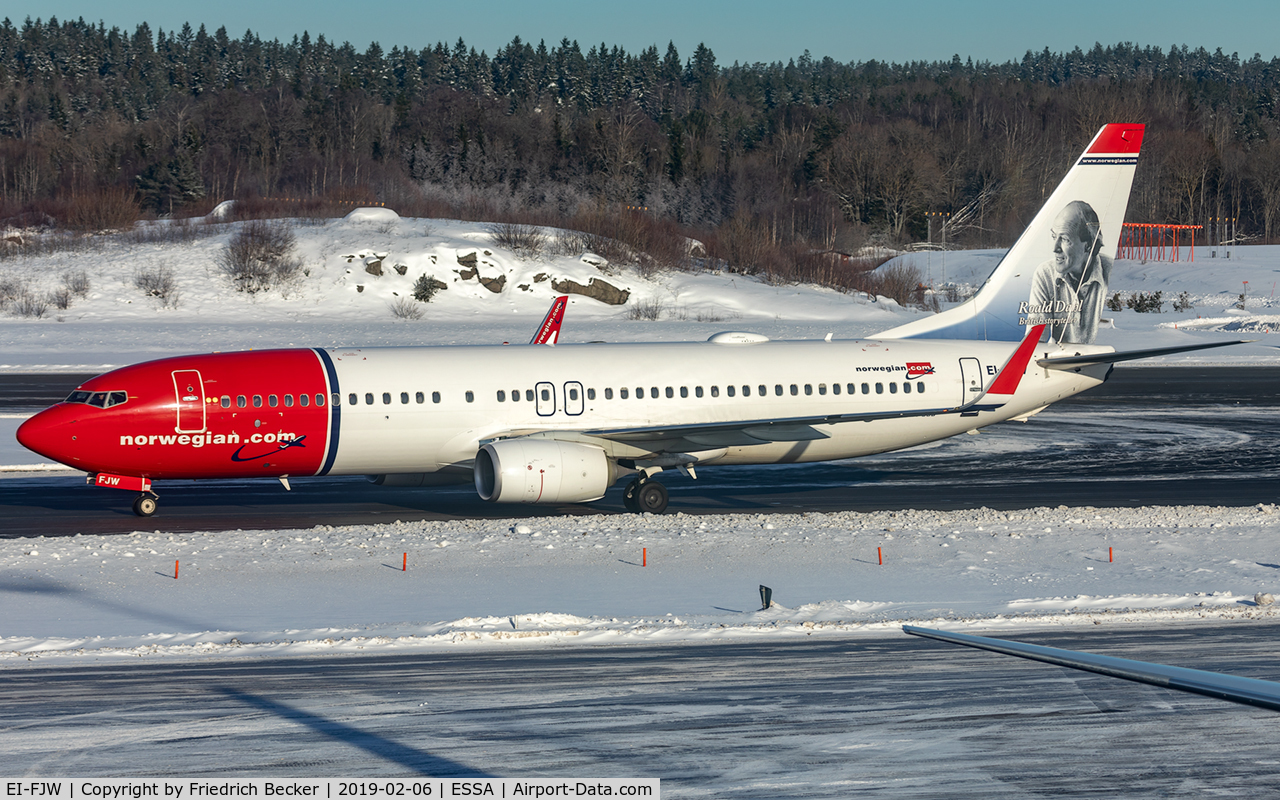 EI-FJW, 2016 Boeing 737-8JP C/N 42286, taxying to the gate