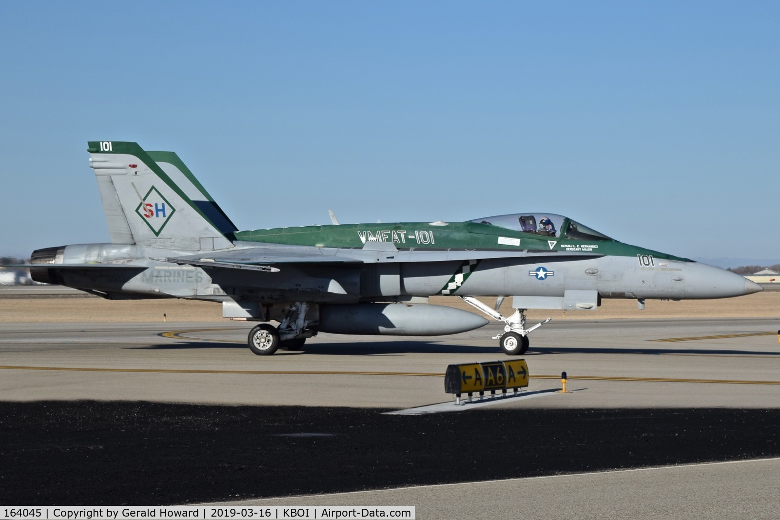 164045, 1990 McDonnell Douglas F/A-18C Hornet C/N 0933/C177, Taxiing onto north GA ramp. VMFAT-101 