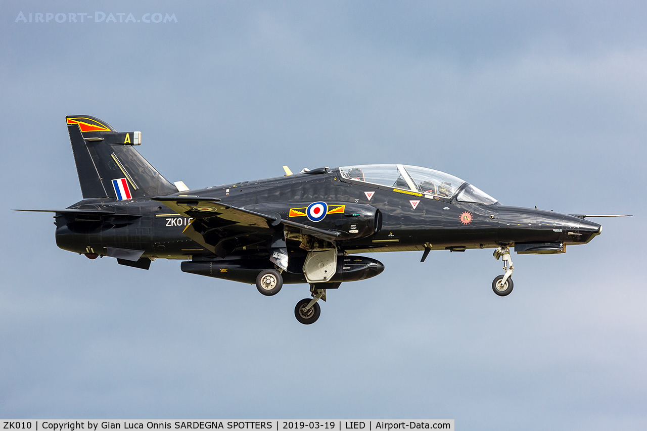ZK010, 2005 British Aerospace Hawk T2 C/N RT001/1239, LANDING 17R