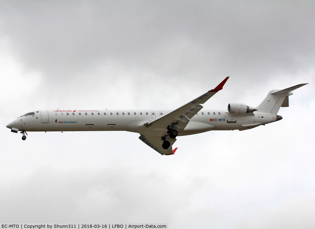 EC-MTO, 2017 Bombardier CRJ-1000 (CL-600-2E25) C/N 19059, Landing rwy 32L