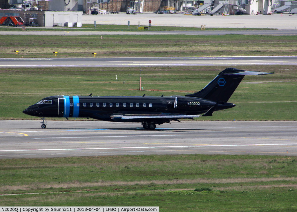 N2020Q, 2015 Bombardier BD-700-1A10 Global 6000 C/N 9685, Taxi to the General Aviation after landing...