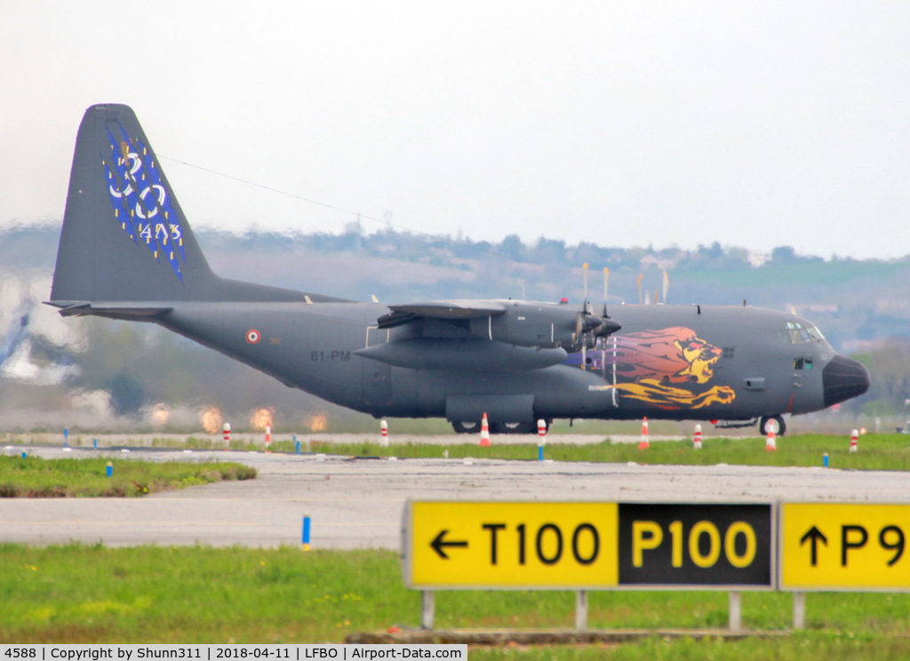 4588, 1975 Lockheed C-130H Hercules C/N 382-4588, Lining up rwy 14L in special c/s