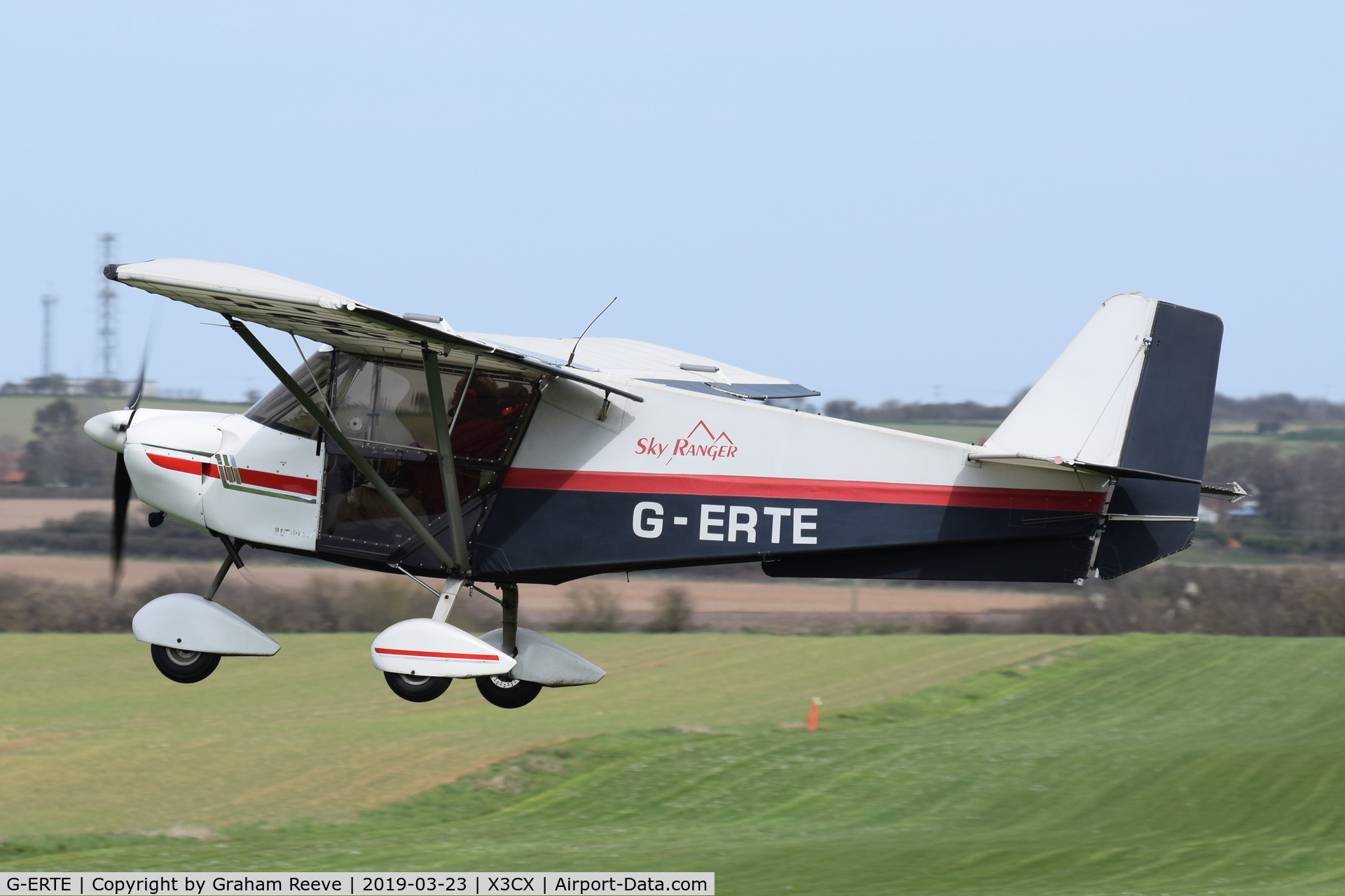 G-ERTE, 2005 Skyranger 912S(1) C/N BMAA/HB/451, Departing from Northrepps.