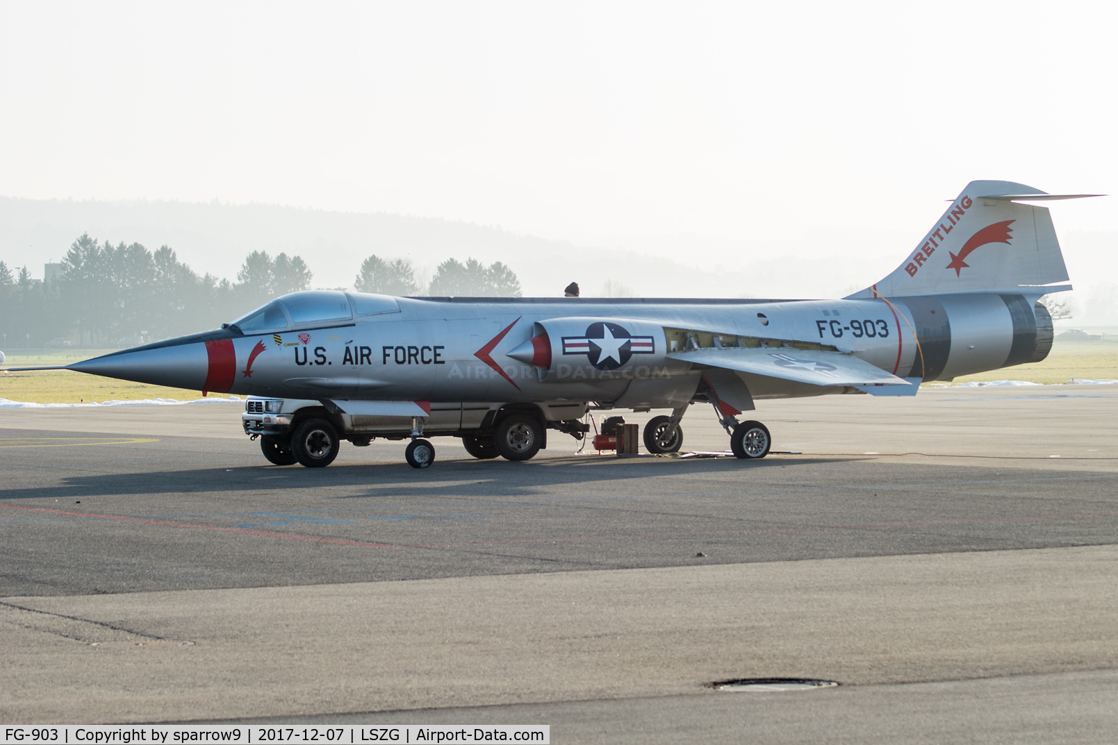 FG-903, Aeritalia F-104S-ASA Starfighter C/N 1130, It had to be removed from the round-about because it was an obstacle to departing a/c from rwy 24L. Here beeing dismantled to be transported to the Swiss Mueseum of Traffic.