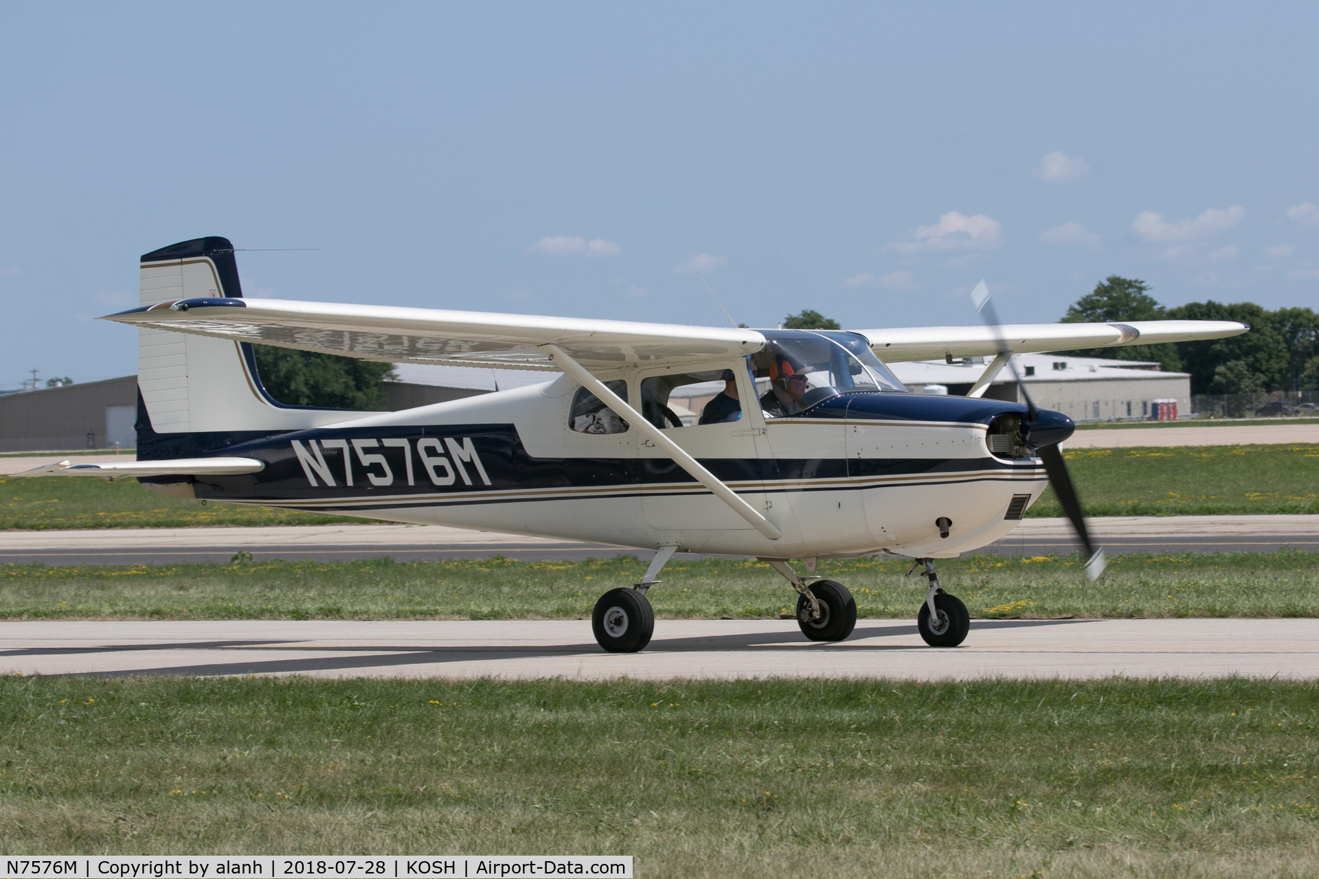 N7576M, 1959 Cessna 175 Skylark C/N 55876, Taxiing for departure, AirVenture 2018