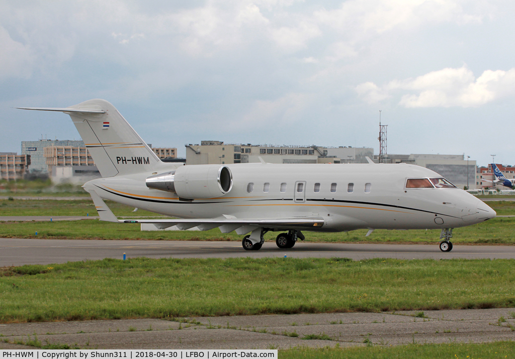 PH-HWM, 2013 Bombardier Challenger 605 (CL-600-2B16) C/N 5937, Taxiing to the General Aviation area...