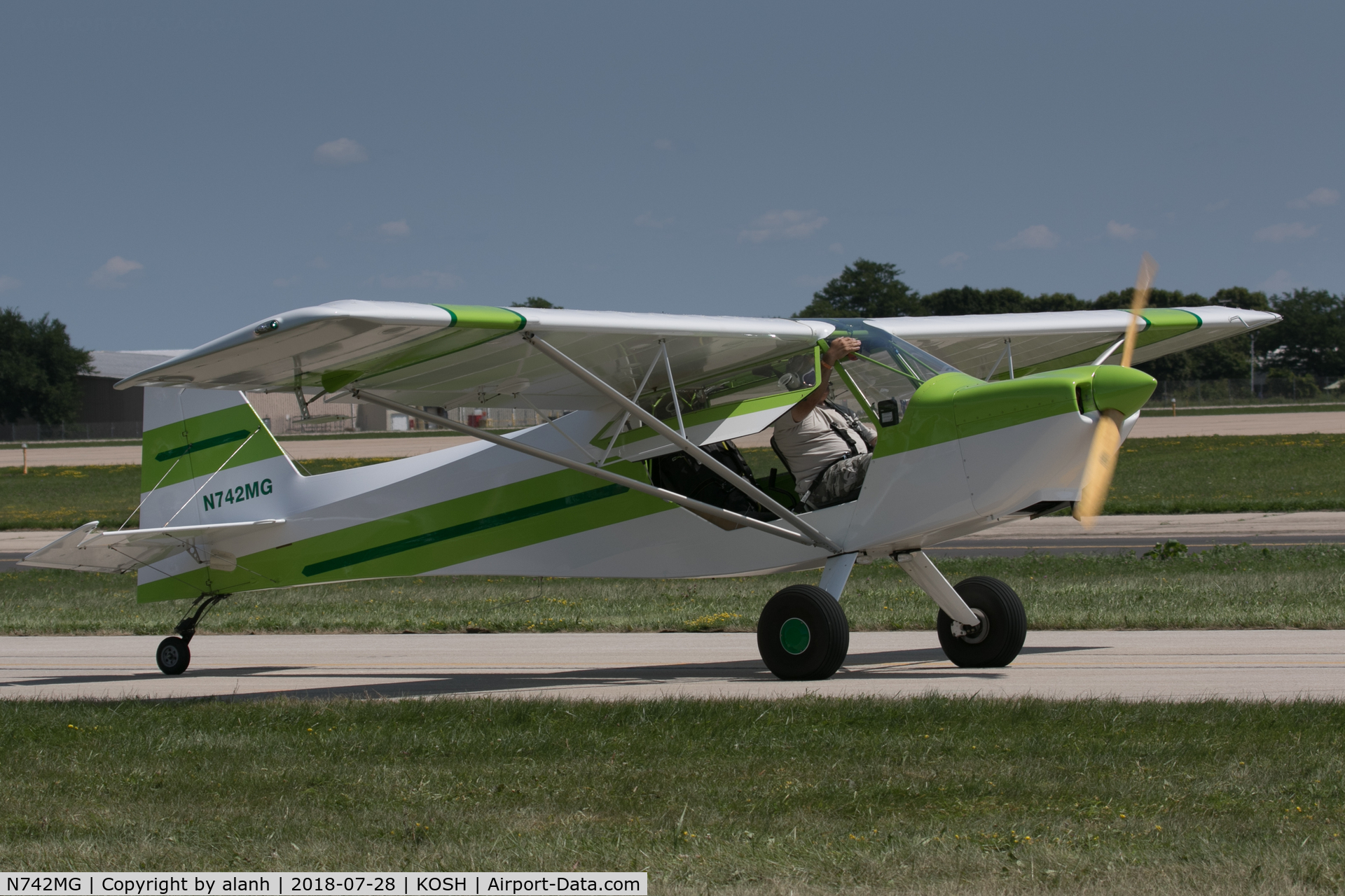N742MG, 2006 Rans S-7S Courier C/N 1003354, Taxiing for departure, AirVenture 2018