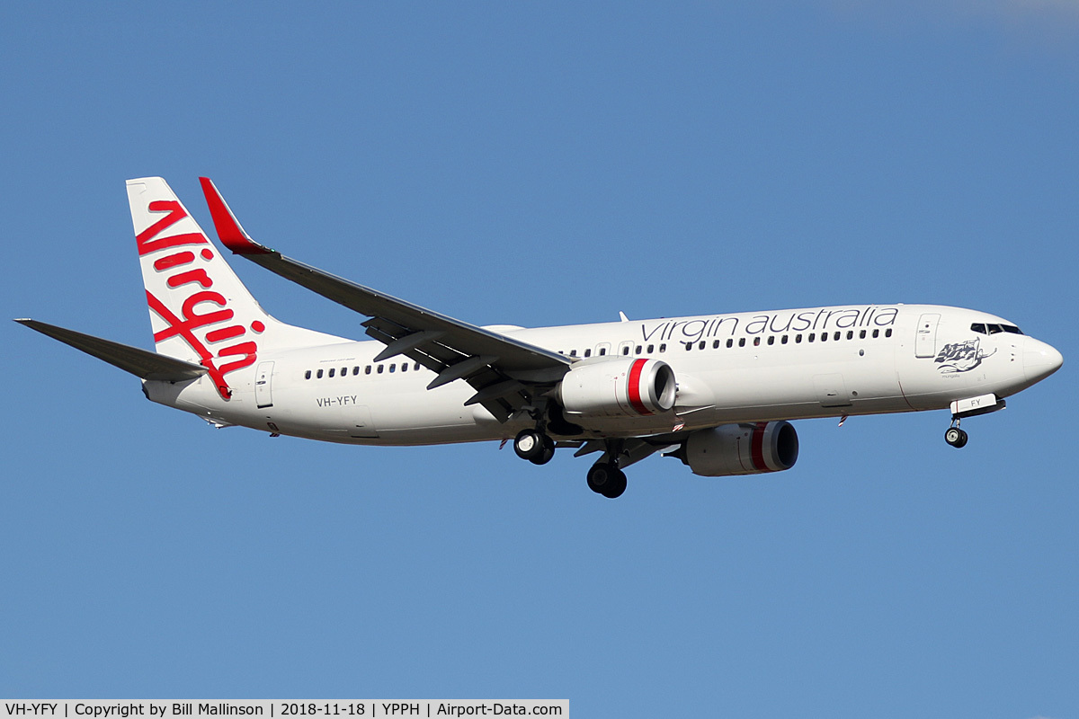 VH-YFY, 2017 Boeing 737-8FE C/N 41016, finals to 21