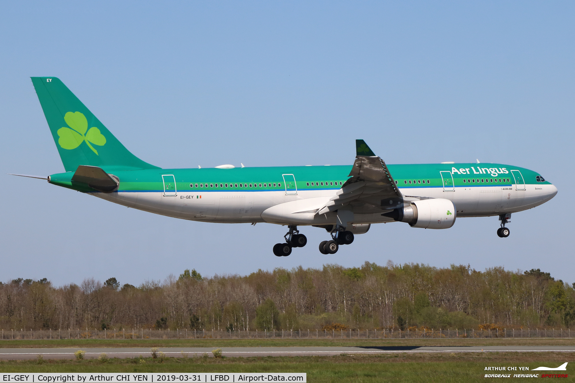EI-GEY, 2001 Airbus A330-202 C/N 441, Shamrock landing runway 05. From Dublin.