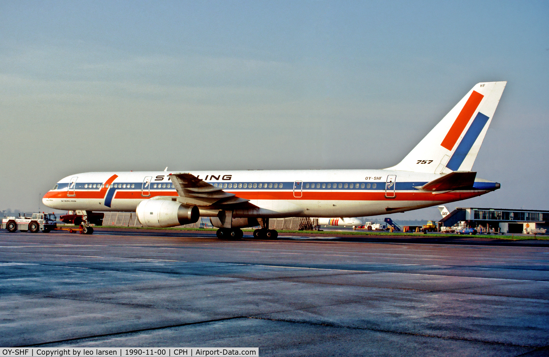 OY-SHF, 1988 Boeing 757-27B C/N 24136, Copenhagen 11.1990