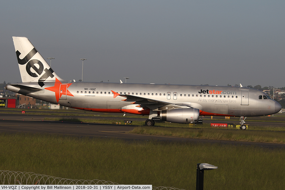 VH-VQZ, 2004 Airbus A320-232 C/N 2292, taxiing
