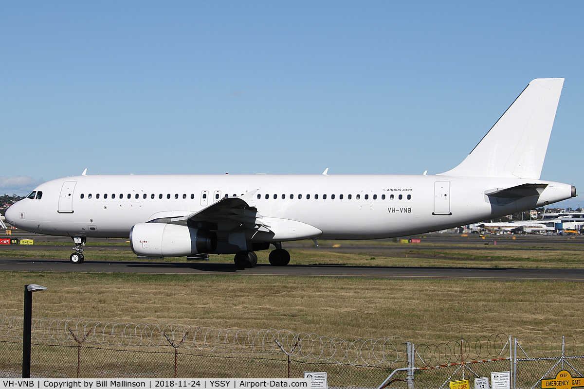 VH-VNB, 2006 Airbus A320-232 C/N 2906, taxiing to 16L