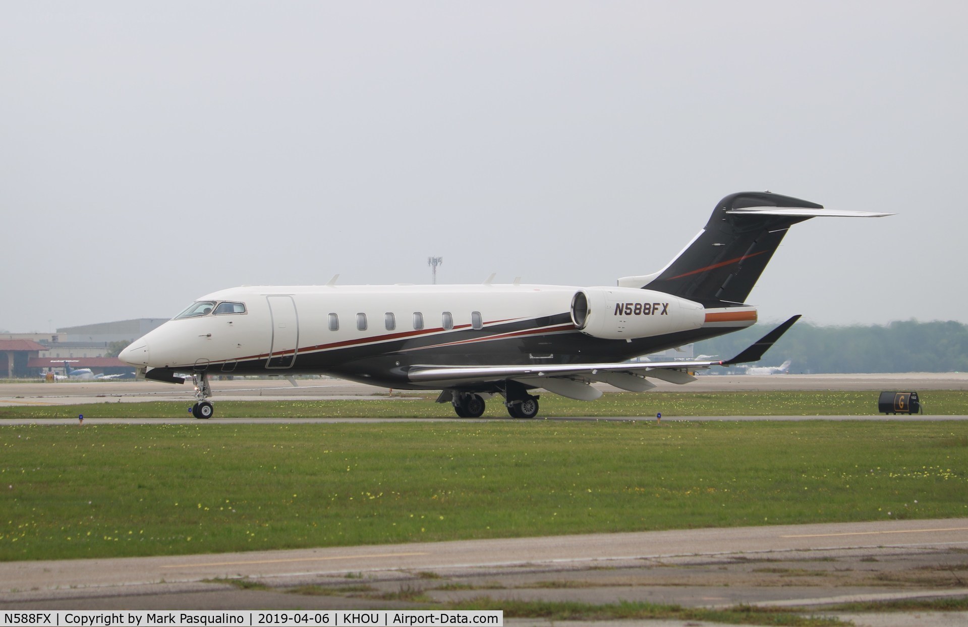 N588FX, 2017 Bombardier Challenger 350 (BD-100-1A10) C/N 20714, Challenger 350