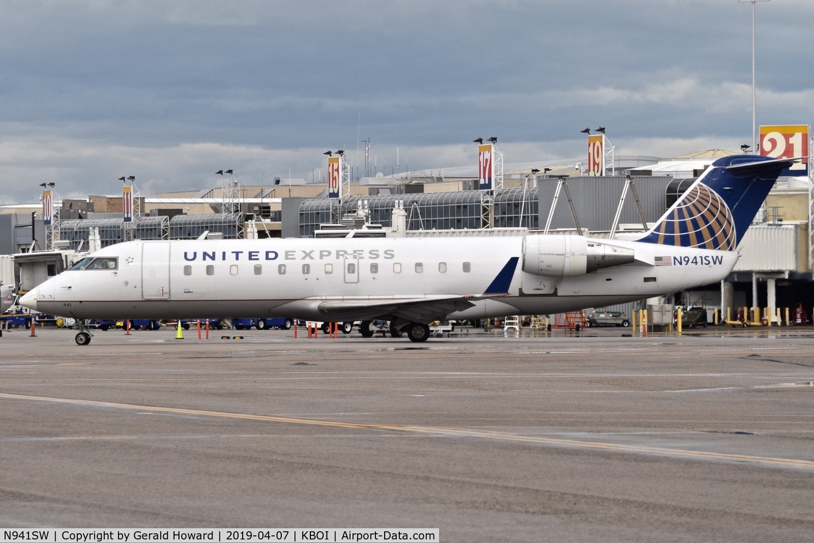 N941SW, 2003 Bombardier CRJ-200LR (CL-600-2B19) C/N 7750, Taxiing from the gate to RWY 10L.