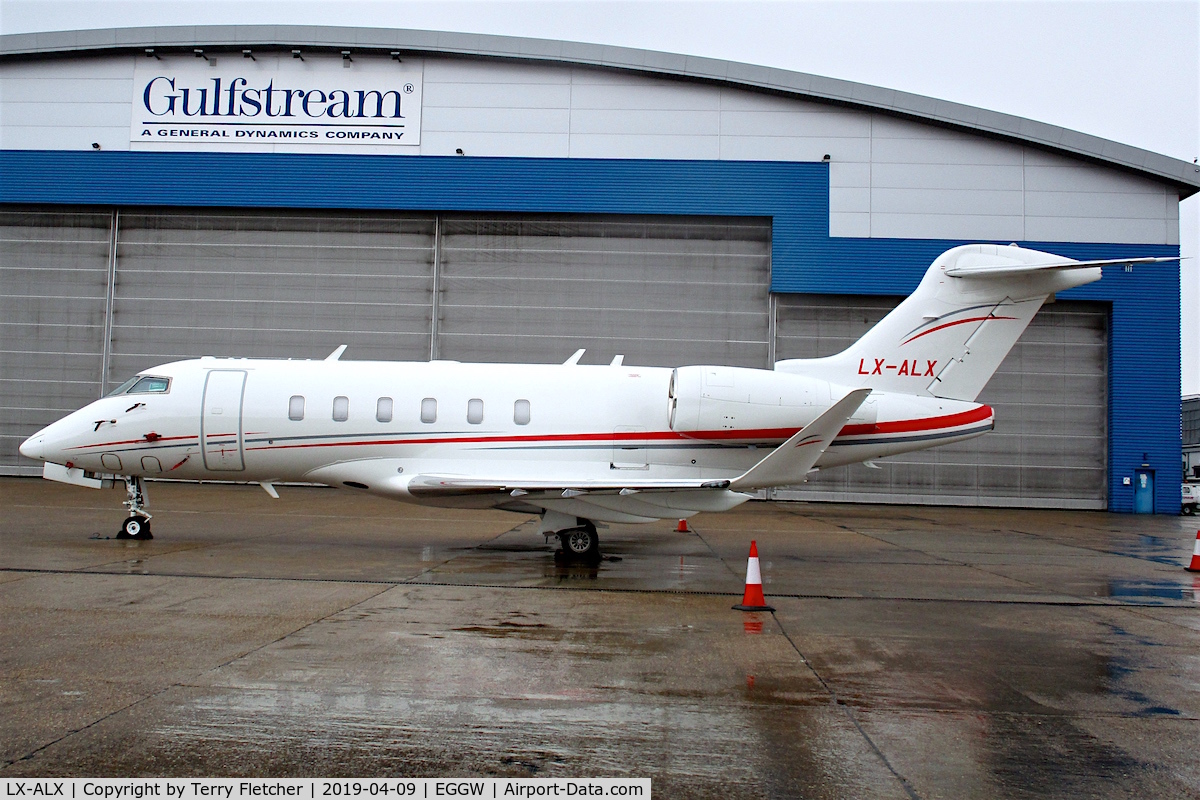 LX-ALX, 2016 Bombardier Challenger 350 (BD-100-1A10) C/N 20650, at Luton