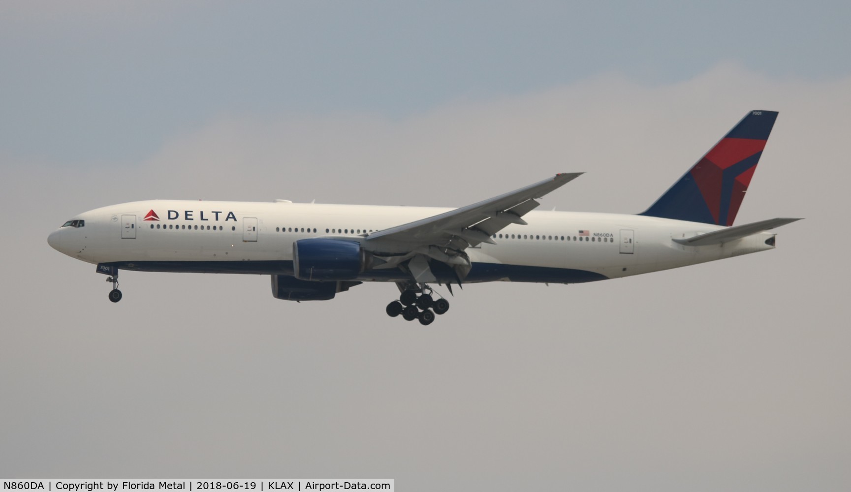 N860DA, 1999 Boeing 777-232 C/N 29951, Delta