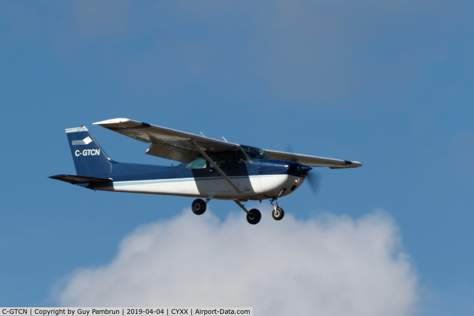C-GTCN, 1973 Cessna 172M C/N 17262070, Landing