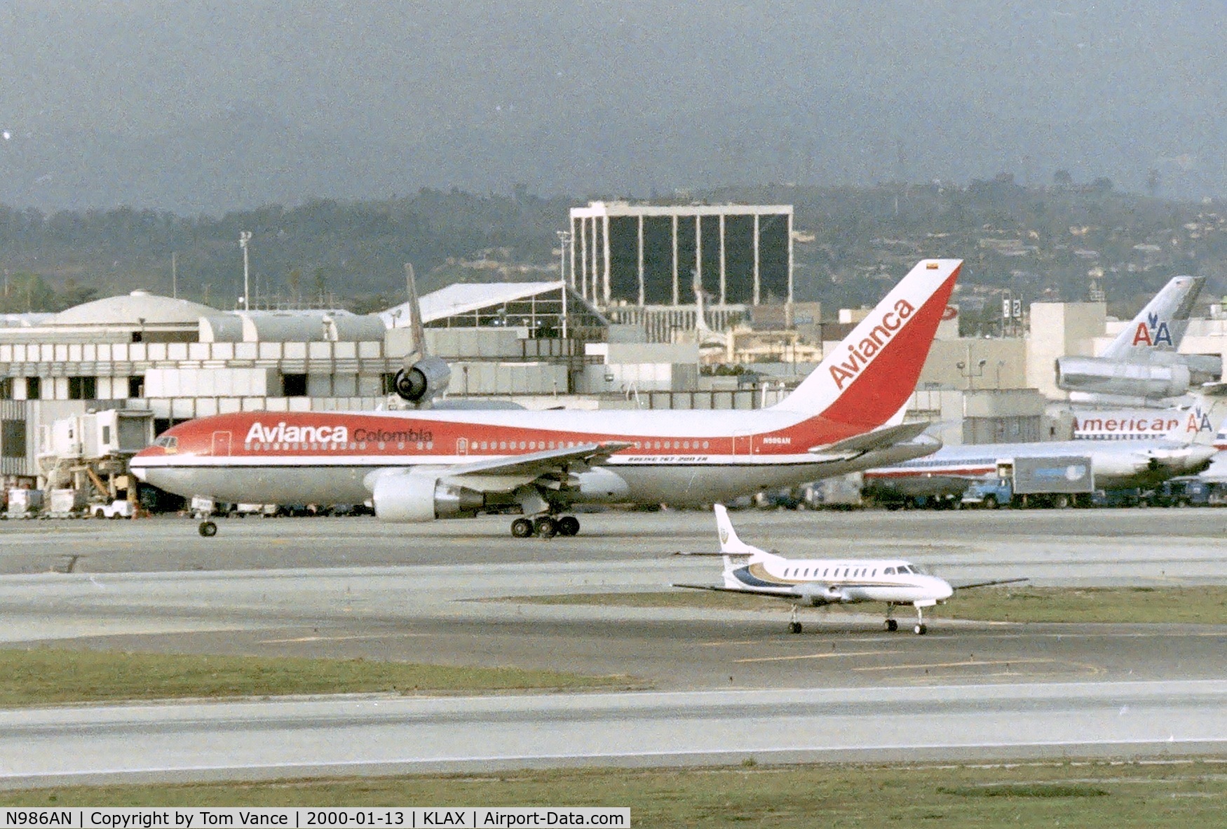 N986AN, 1990 Boeing 767-259 C/N 24835, 767-200ER rolling off 25L at LAX