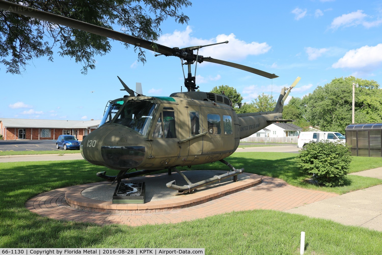 66-1130, 1966 Bell UH-1D Iroquois C/N 5613, Huey Gate Guard in Pontiac