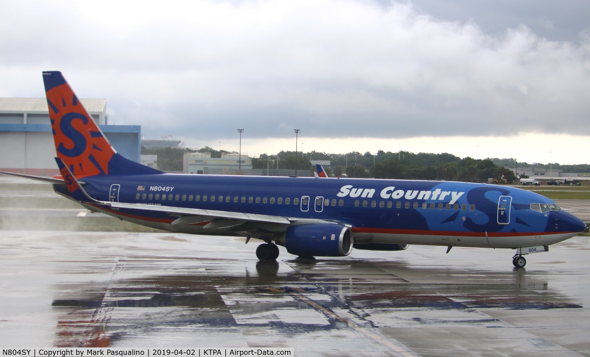 N804SY, 2001 Boeing 737-8Q8 C/N 30689, Boeing 737-8q8