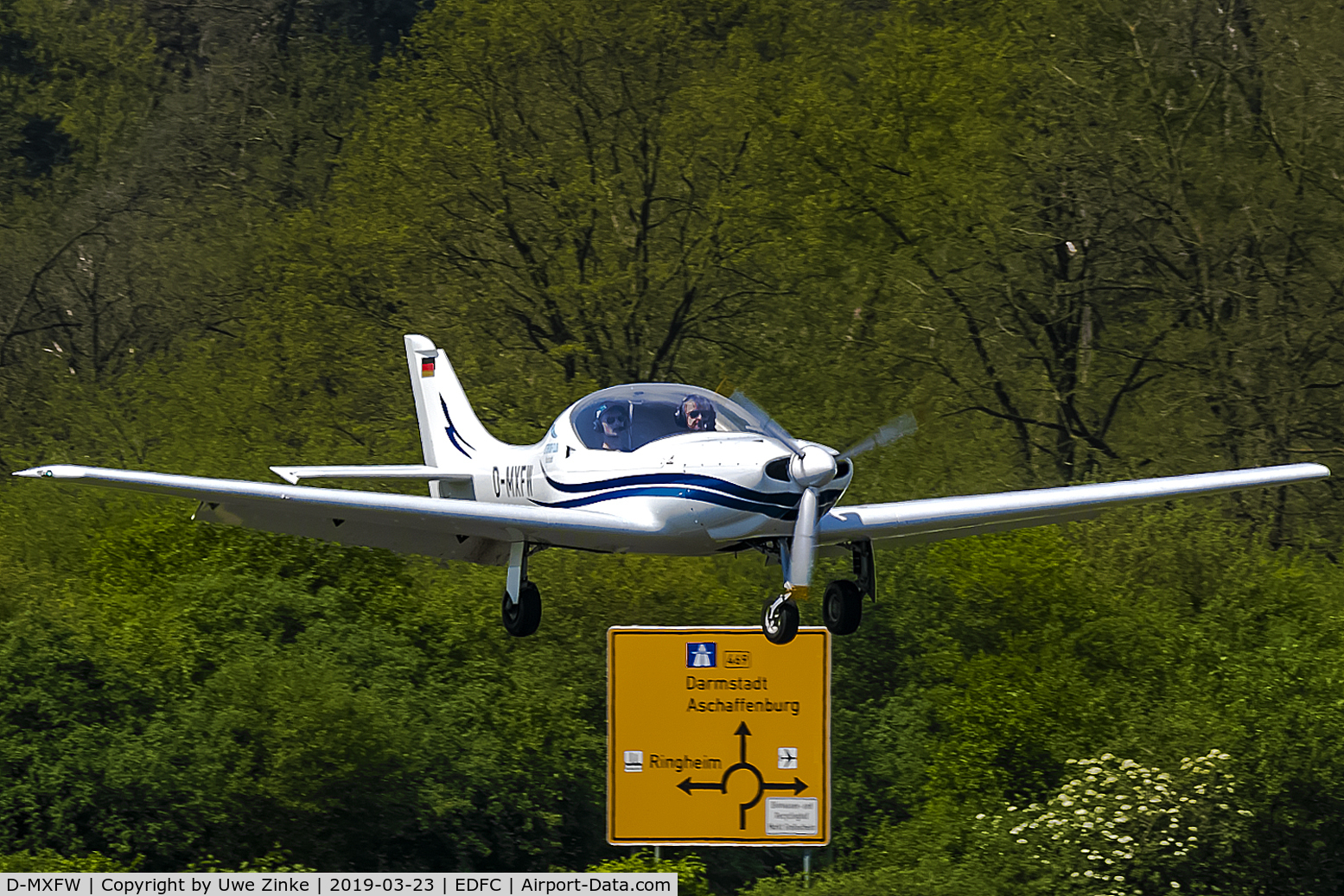 D-MXFW, 2002 Aerospool WT-9 Dynamic C/N DY013/2002, learning by doing