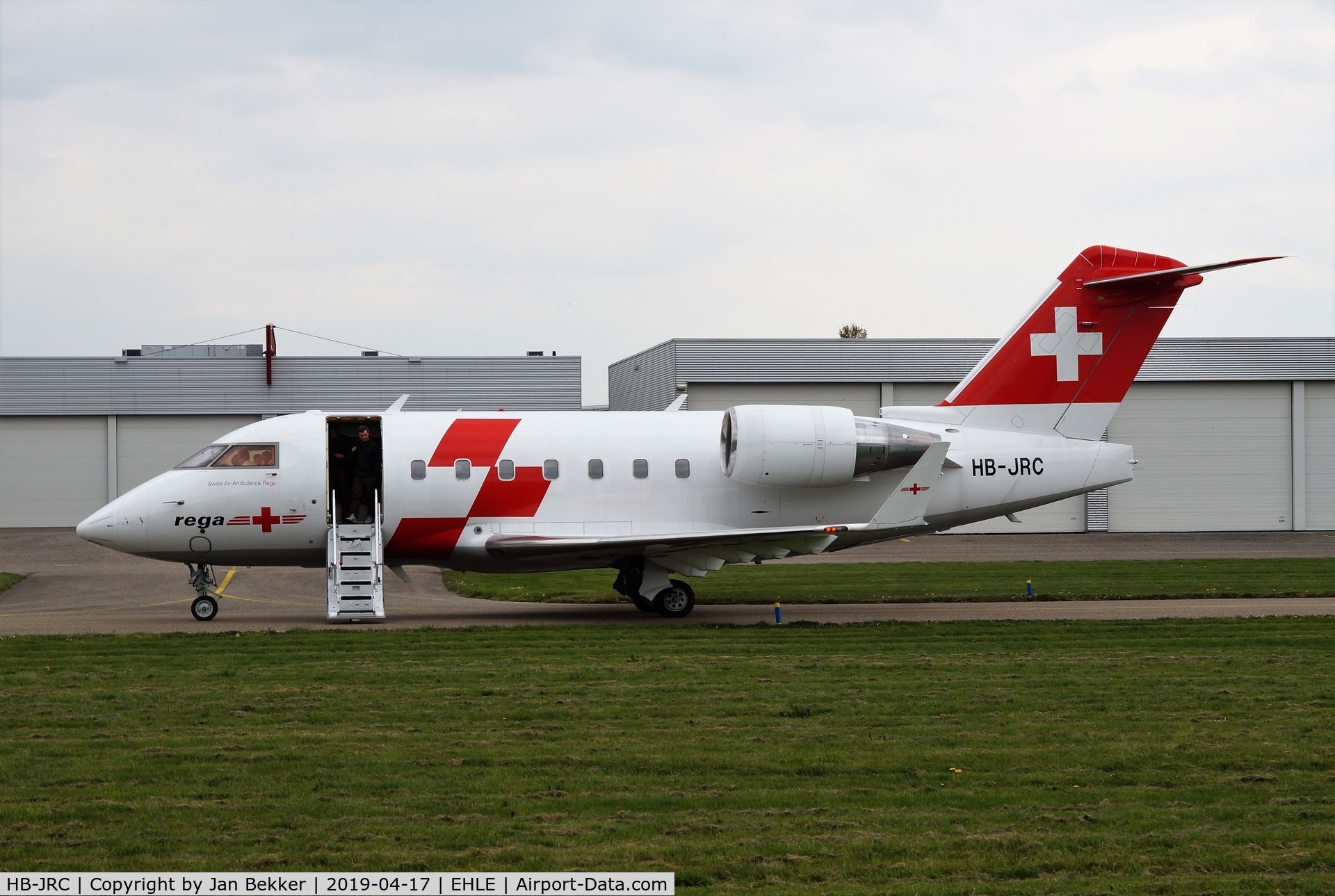 HB-JRC, 2002 Bombardier Challenger 604 (CL-600-2B16) C/N 5540, Lelystad Airport to a new livery (Swiss Air Force)