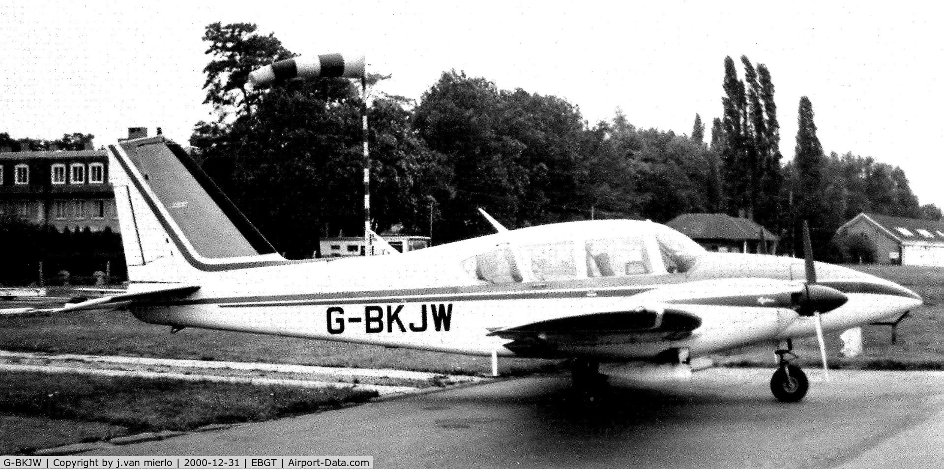 G-BKJW, 1971 Piper PA-23-250 Aztec C/N 27-4716, Ghent, Belgium
