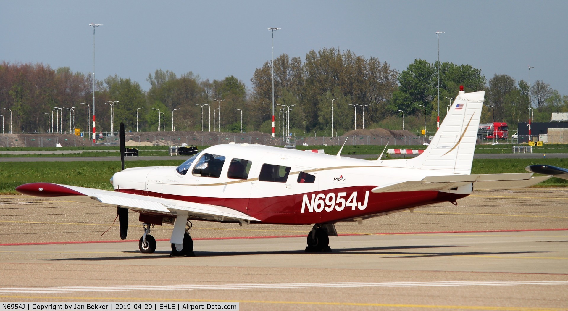 N6954J, 1976 Piper PA-32R-300 Cherokee Lance C/N 32R-7680394, Lelystad Airport