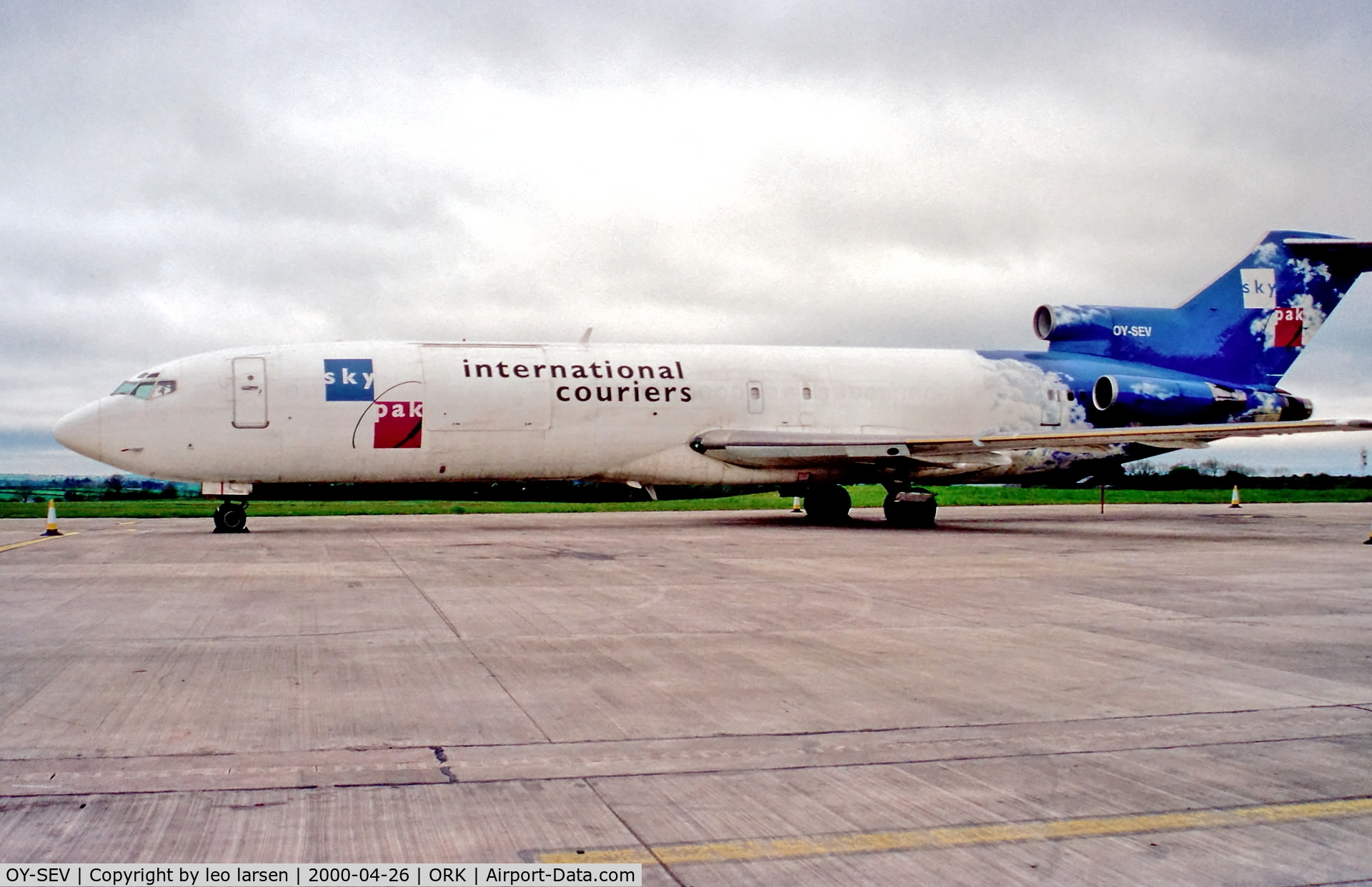 OY-SEV, 1972 Boeing 727-281F C/N 20571, Cork 26.4.2000