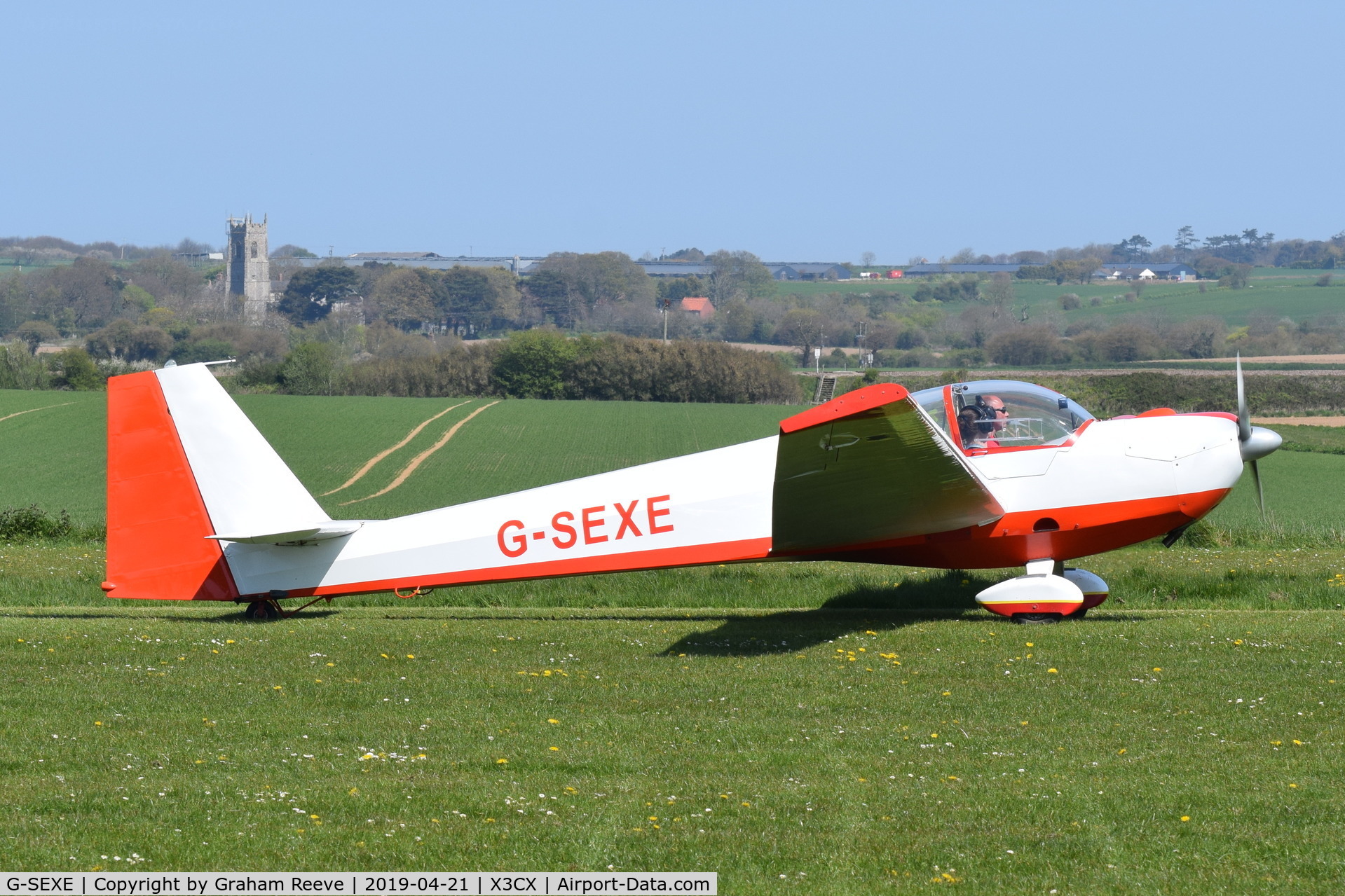 G-SEXE, 1986 Scheibe SF-25C Falke C/N 44396, Just landed at Northrepps.
