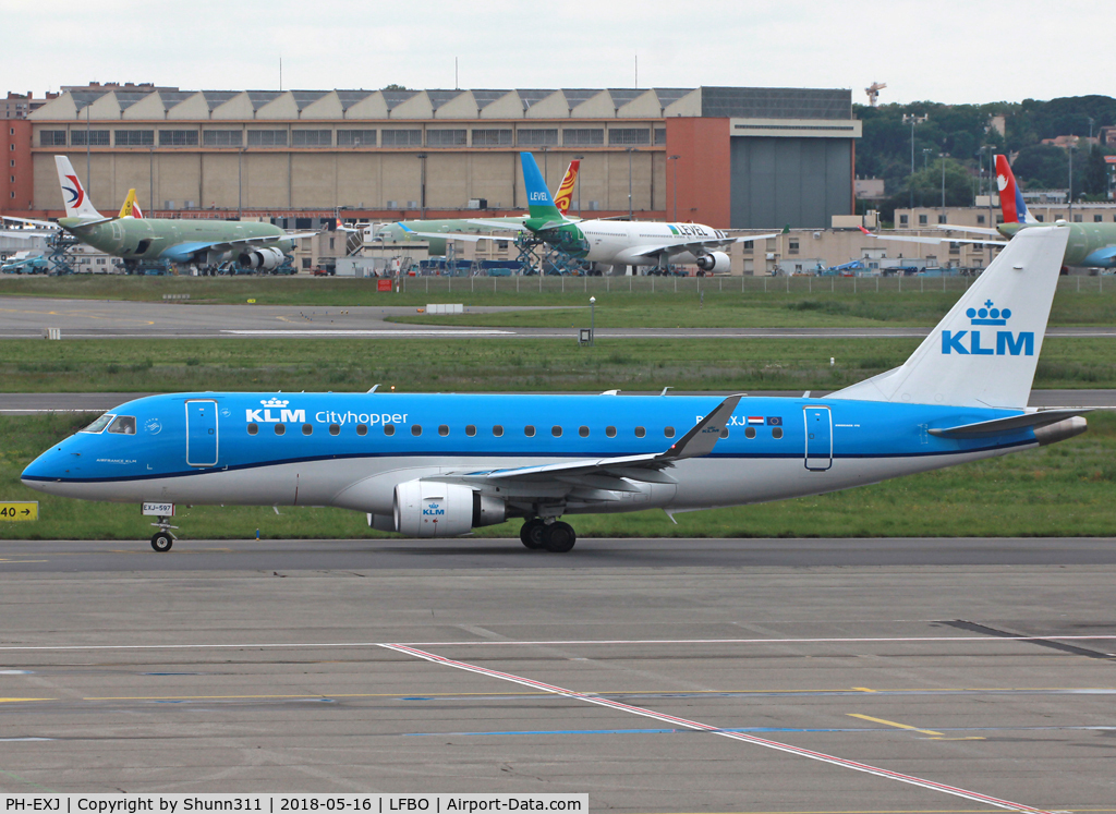 PH-EXJ, 2016 Embraer 175LR (ERJ-170-200LR) C/N 17000597, Taxiing holding point rwy 32L for departure...