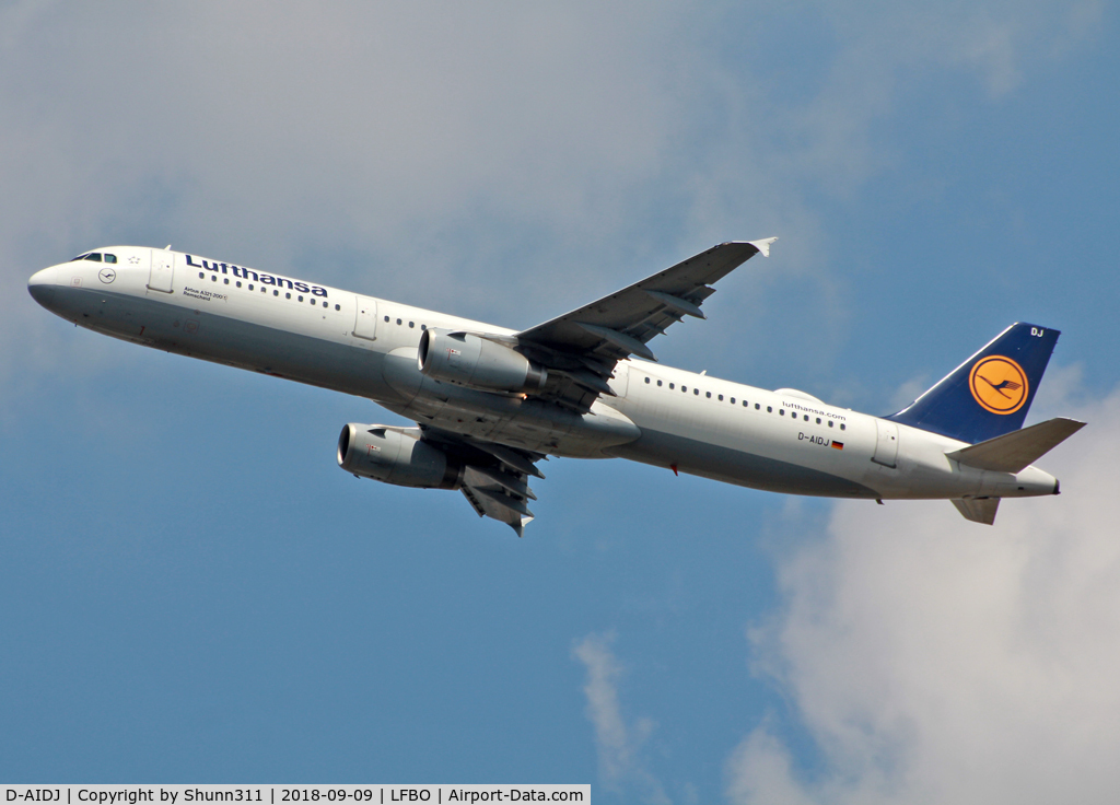 D-AIDJ, 2011 Airbus A321-231 C/N 4792, Climbing after take off from rwy 32R