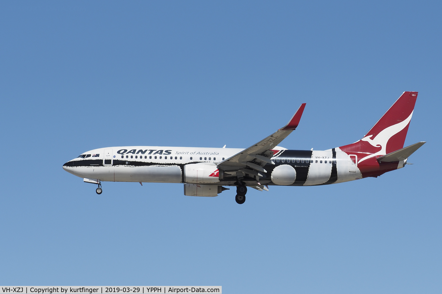 VH-XZJ, 2013 Boeing 737-838 C/N 39365, Boeing 737-838. Qantas VH-XZJ, final runway 06.YPPH 29/03/19