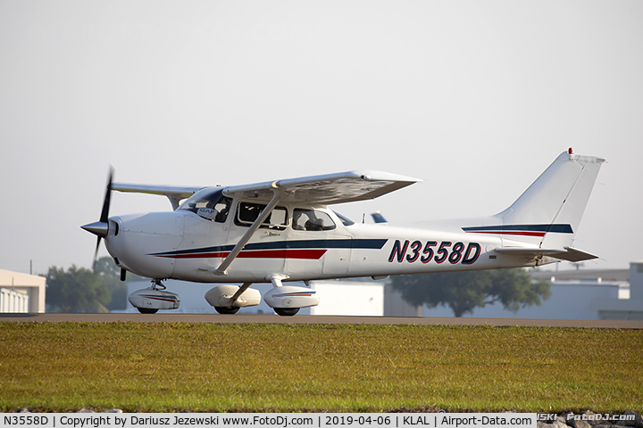 N3558D, 2001 Cessna 172S C/N 172S8868, Cessna 172S Skyhawk  C/N 172S8868 , N3558D