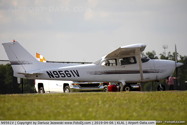 N9561V, 1998 Cessna 172R C/N 17280497, Cessna 172R Skyhawk  C/N 17280497, N9561V