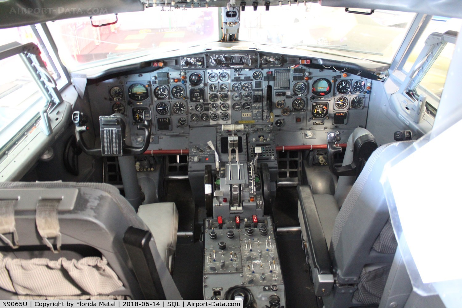 N9065U, 1969 Boeing 737-222 C/N 19946, United 737-200 cockpit