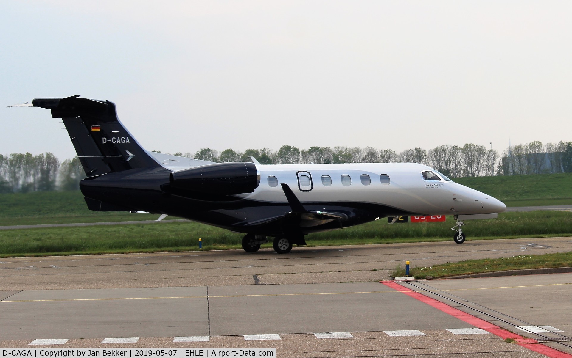 D-CAGA, 2017 Embraer EMB-505 Phenom 300 C/N 50500376, Lelystad Airport