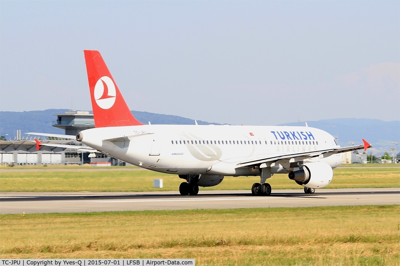 TC-JPU, 2009 Airbus A320-214 C/N 3896, Airbus A320-214, Take off run rwy 15, Bâle-Mulhouse-Fribourg airport (LFSB-BSL)