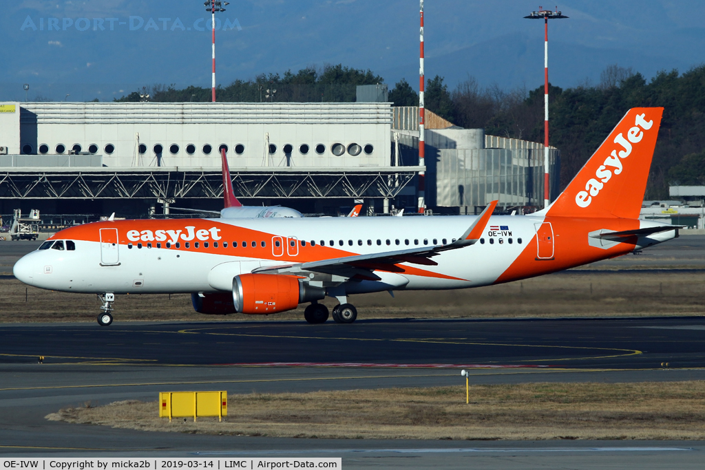 OE-IVW, 2016 Airbus A320-214 C/N 7067, Taxiing