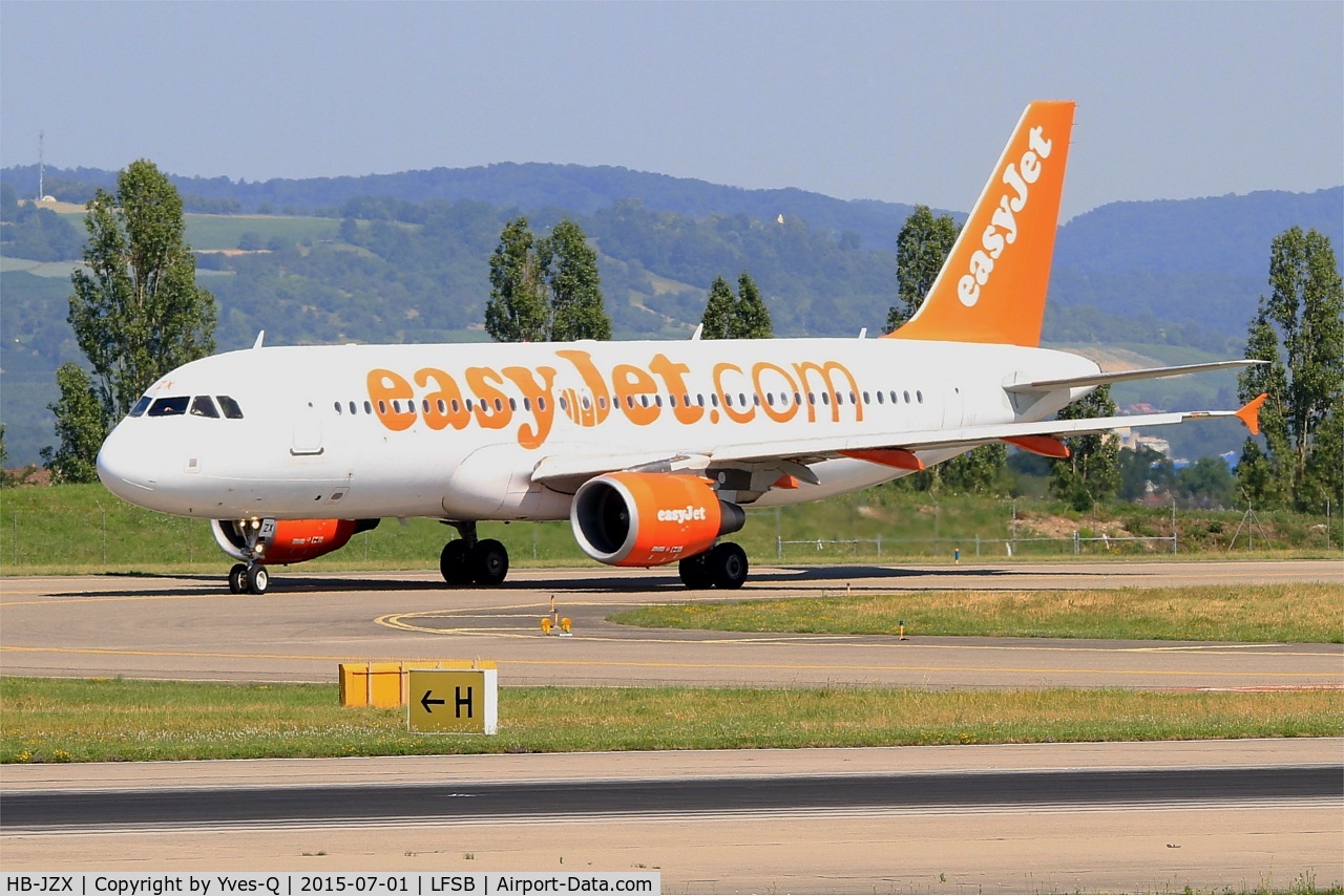 HB-JZX, 2009 Airbus A320-214 C/N 4157, Airbus A320-214, Taxiing to holding point rwy 15, Bâle-Mulhouse-Fribourg airport (LFSB-BSL)