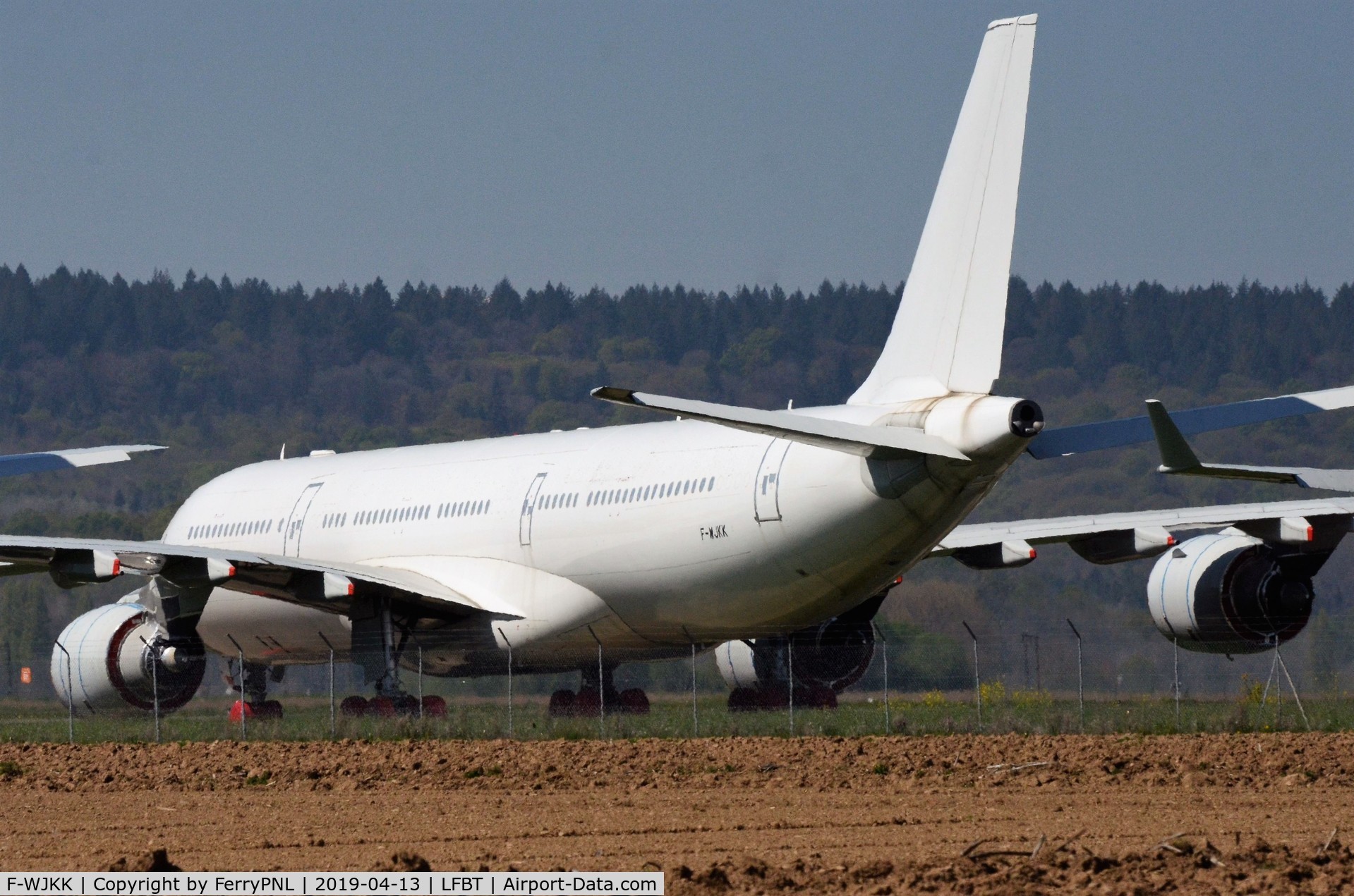 F-WJKK, 2003 Airbus A340-541 C/N 492, Ex Singapore (9V-SGA) A345 stored in Tarbes, France.